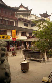 06-2000-A-04.jpg (113332 bytes)