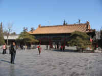 cour de la paix celeste-4.jpg (116868 bytes)