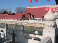tianenmen-18.jpg (119936 bytes)