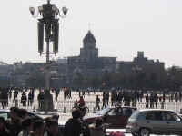tianenmen-22.jpg (83378 bytes)